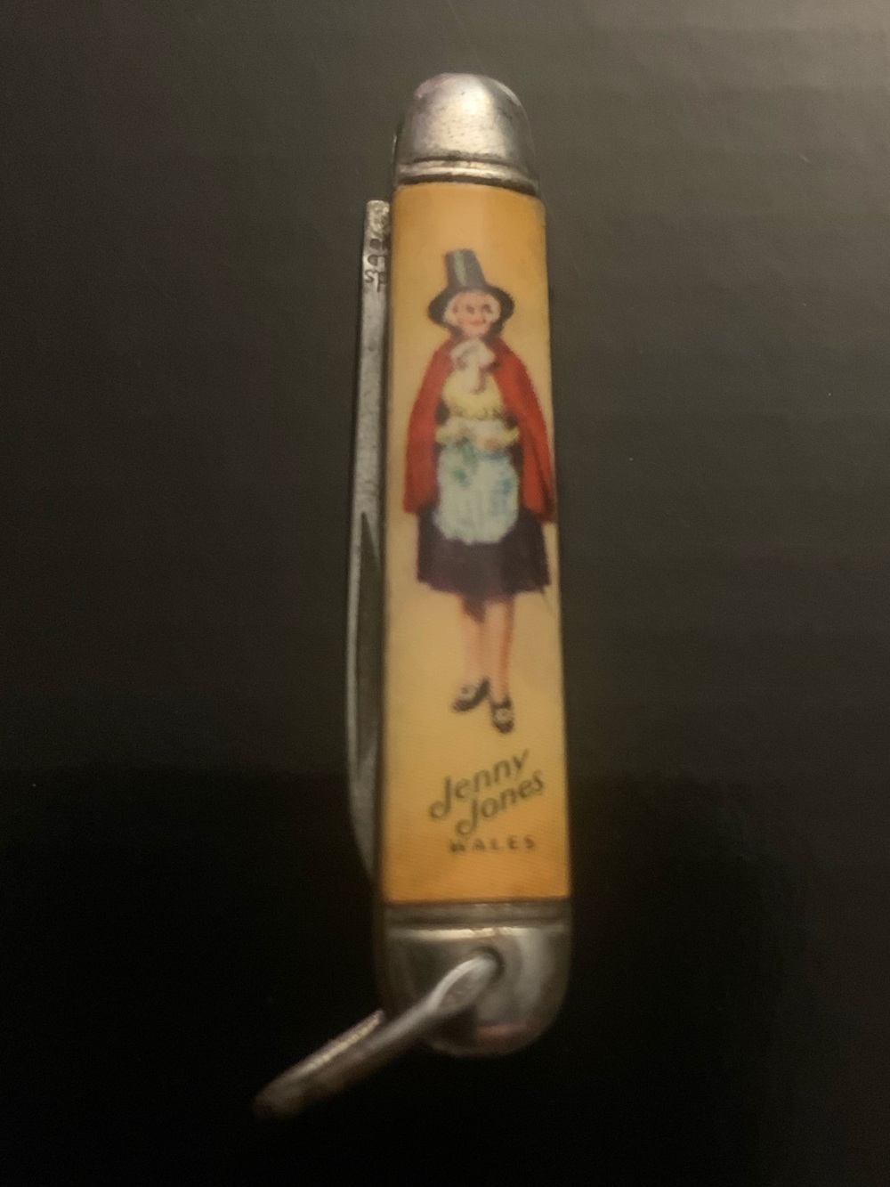 RICHARDS OF SHEFFIELD 'JENNY JONES' NOVELTY FOLDING PENKNIFE  (circa 1930-40).